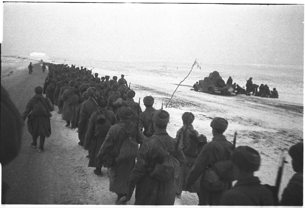 По дорогам военных лет. Солдаты РККА 1942. Пехота РККА на марше. РККА В Великой Отечественной войне.