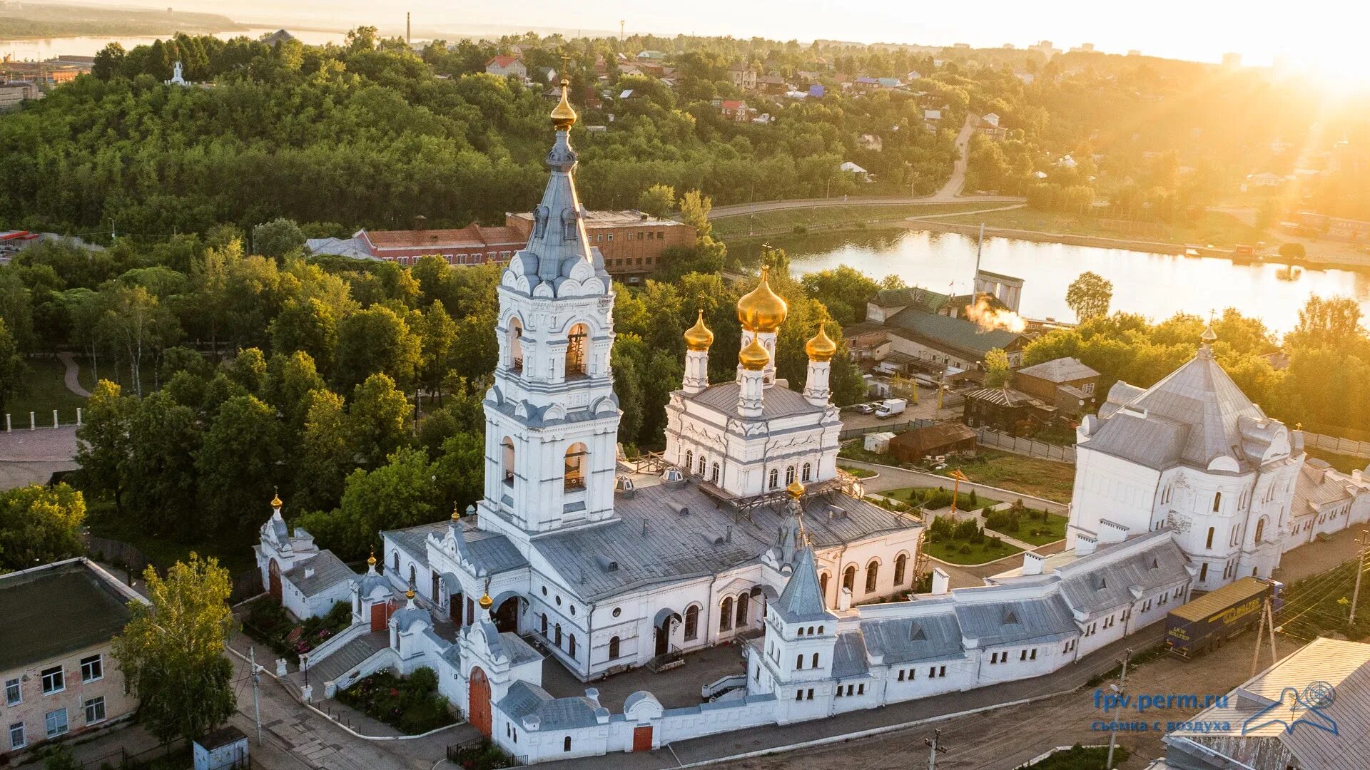 Свято троицкий стефанов пермь. Свято Троице Стефанов монастырь Пермь. Свято Троицкий мужской монастырь Пермь. Свято-Троицкий Стефанов монастырь Пермь храм. Стефанов мужской монастырь Пермь.