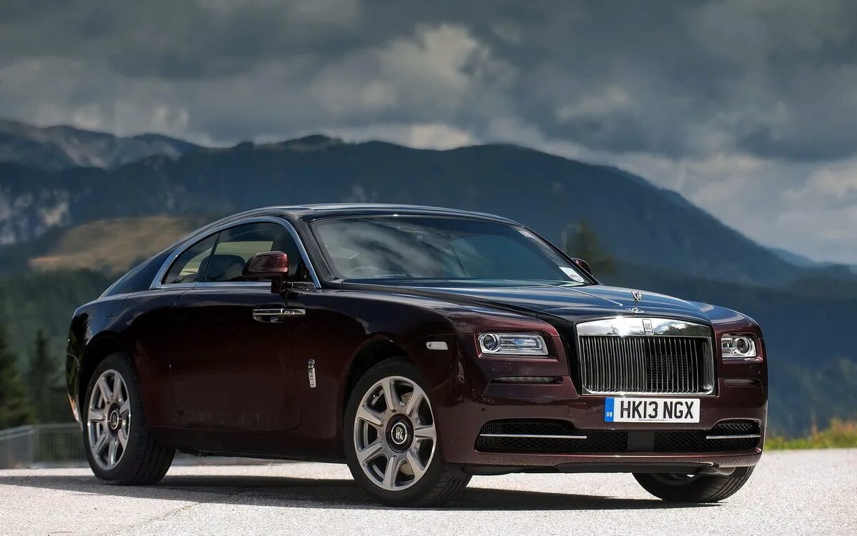 1 rolls royce. Rolls Royce 2013. Rolls-Royce Wraith 2013 года. Машина Rolls Royce Wraith. Rolls Royce Wraith Wraith 2013.