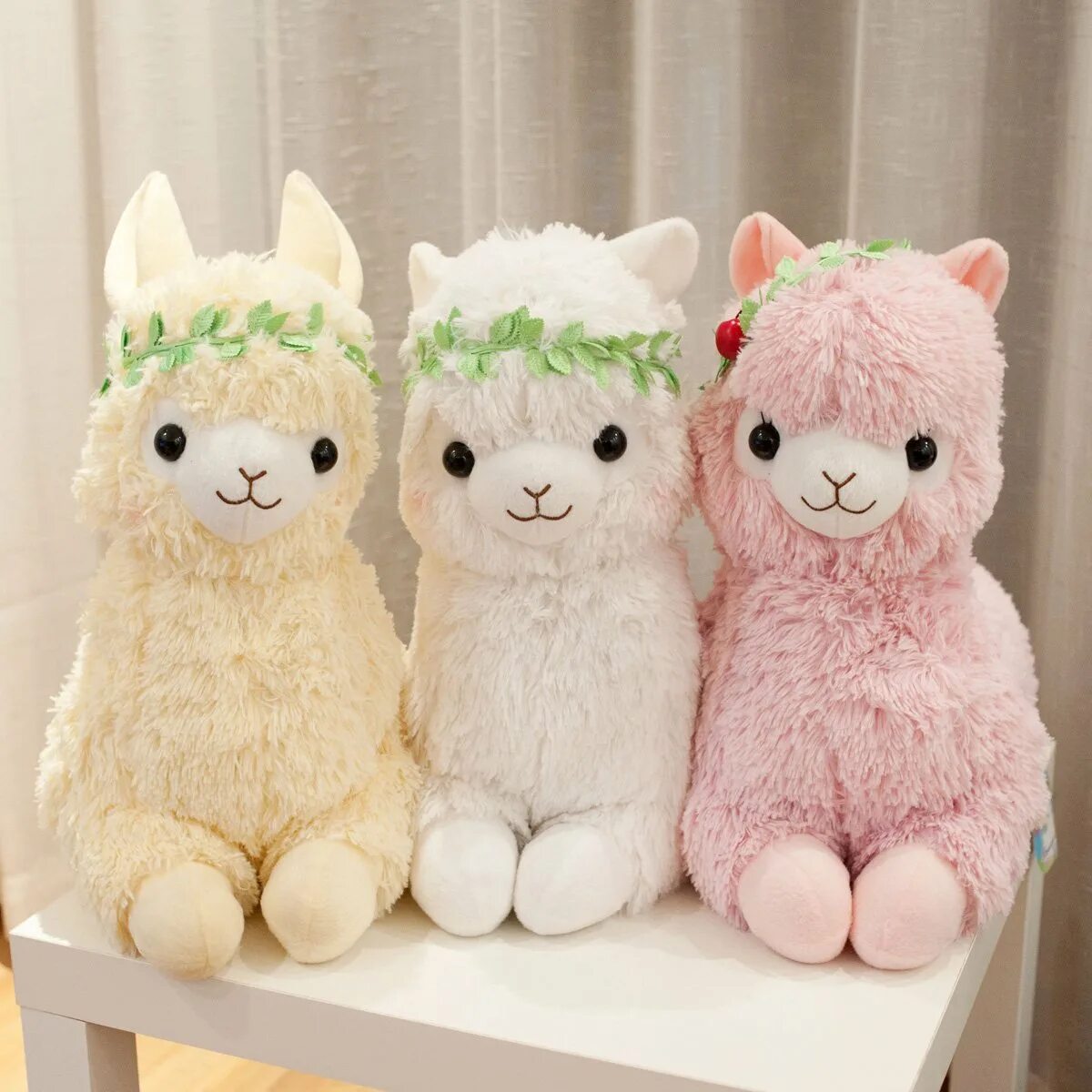 Плюшевая версия. Альпака Alpacasso. Плюшевая лама альпака. Плюшевая альпака Эстетика. Мягкая игрушка лама альпака.