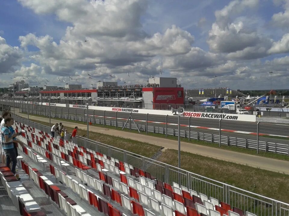 Moscow raceway трибуны комфорт. Moscow raceway трибуна т3. Трасса в шелудьково moscow raceway. Moscow raceway отзывы. Moscow raceway отзывы.