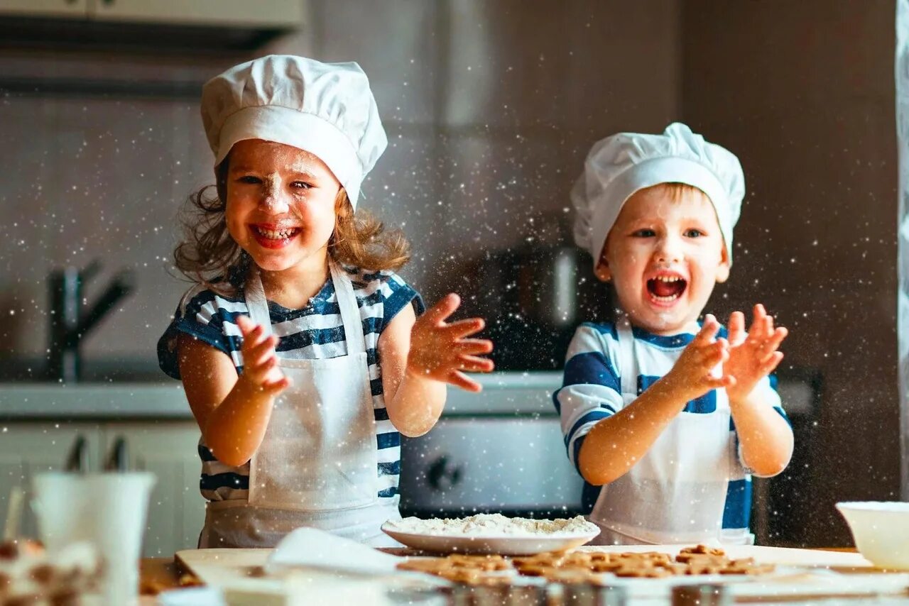 Cooking babies. Детский кулинарный мастер класс. Повар для детей. Кулинарные мастер классы для детей. Детская фотосессия на кухне.