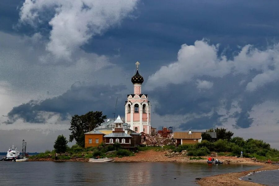 Спасо-каменный монастырь на Кубенском озере. Спасо-каменный монастырь Вологда. Монастырь спас каменный на Кубенском озере. Вологодская область остров каменный монастырь. Погода кубенское озеро