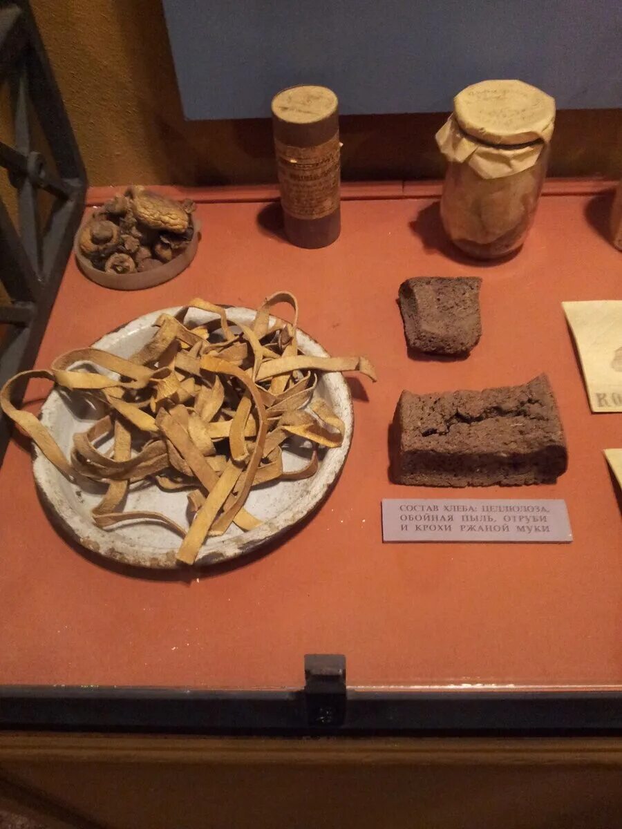 Что ели люди в войну. Что ели люди в войну. Обед немецких военнопленных. Столовая в блокадном ленинграде. Полевая кухня вов 1941-1945.