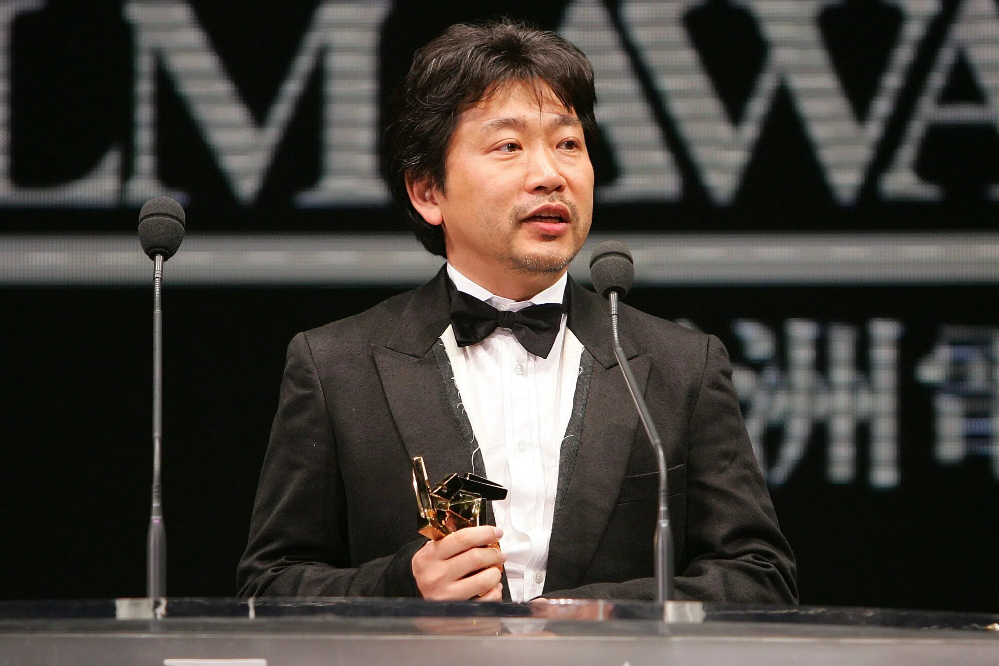 «посредник» фильм хирокадзу корээда. Хирокацу мазуно. Хирокадзу корээда режиссер. Хирокадзу корээда. Мукура хирокадзу.