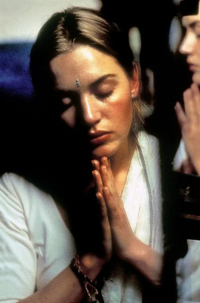 Священный дым» (holy smoke), 1999. Священный дым 1999. Священный дым 1999. Харви кейтель священный дым. Кейт уинслет священный дым.