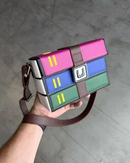 mi amiga: cabe esto en el bolso?yo: zip. 