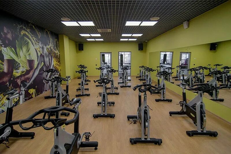 Рекорд фитнес великий новгород русь. Фитнес эжва. Тренажерный зал сыктывкар эжва. Тренажерный зал. Физра в эжве.