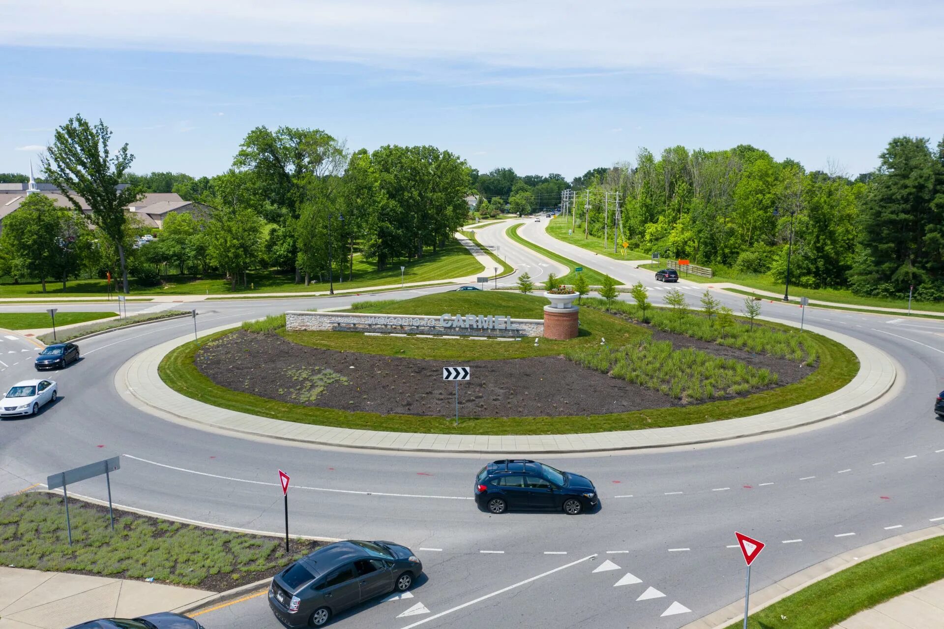 Кольцевые авто. Roundabout кольцевой перекрёсток. Дорожное кольцо. Кольцо дорожное движение. Круговое движение.