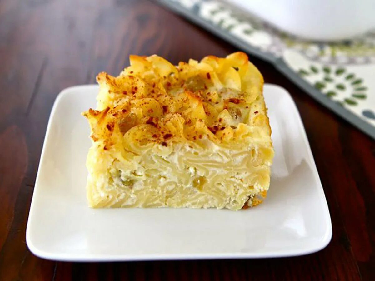 Запеканка из макарон с яйцом и сыром. Иерусалимский кугель. макаронник лапшевник. запеканка кугель. печеный лапшевник.