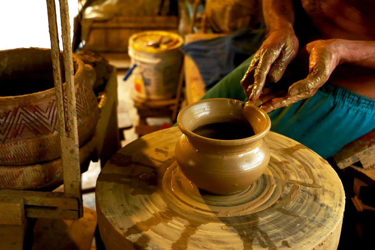 Глина в древности. Ремесла древнего Египта гончарство. Гончарный круг Pottery. Древний Египет Гончарная керамическая мастерская. Гончар керамика гончарное дело.