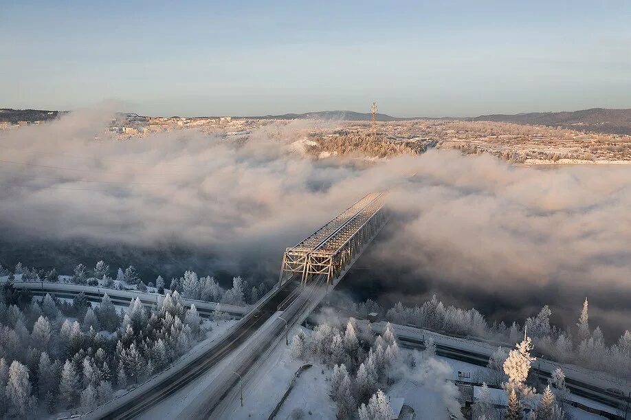 Гидрометцентр усть илимск на 10. Усть-Илимск Ангара. Мост Ангара Усть-Илимск. Река Ангара Усть Илимск. Усть-Илимск мост через Ангару.