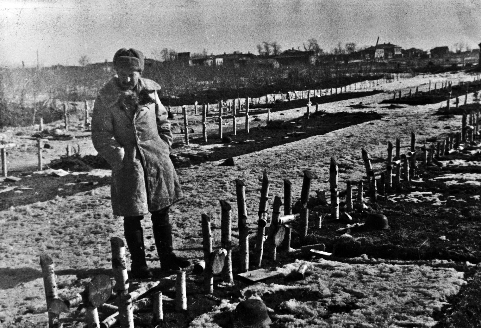 Работа после освобождения. Гжатск в годы Великой Отечественной войны. Немецкое кладбище Гжатск. Гжатск 1943.