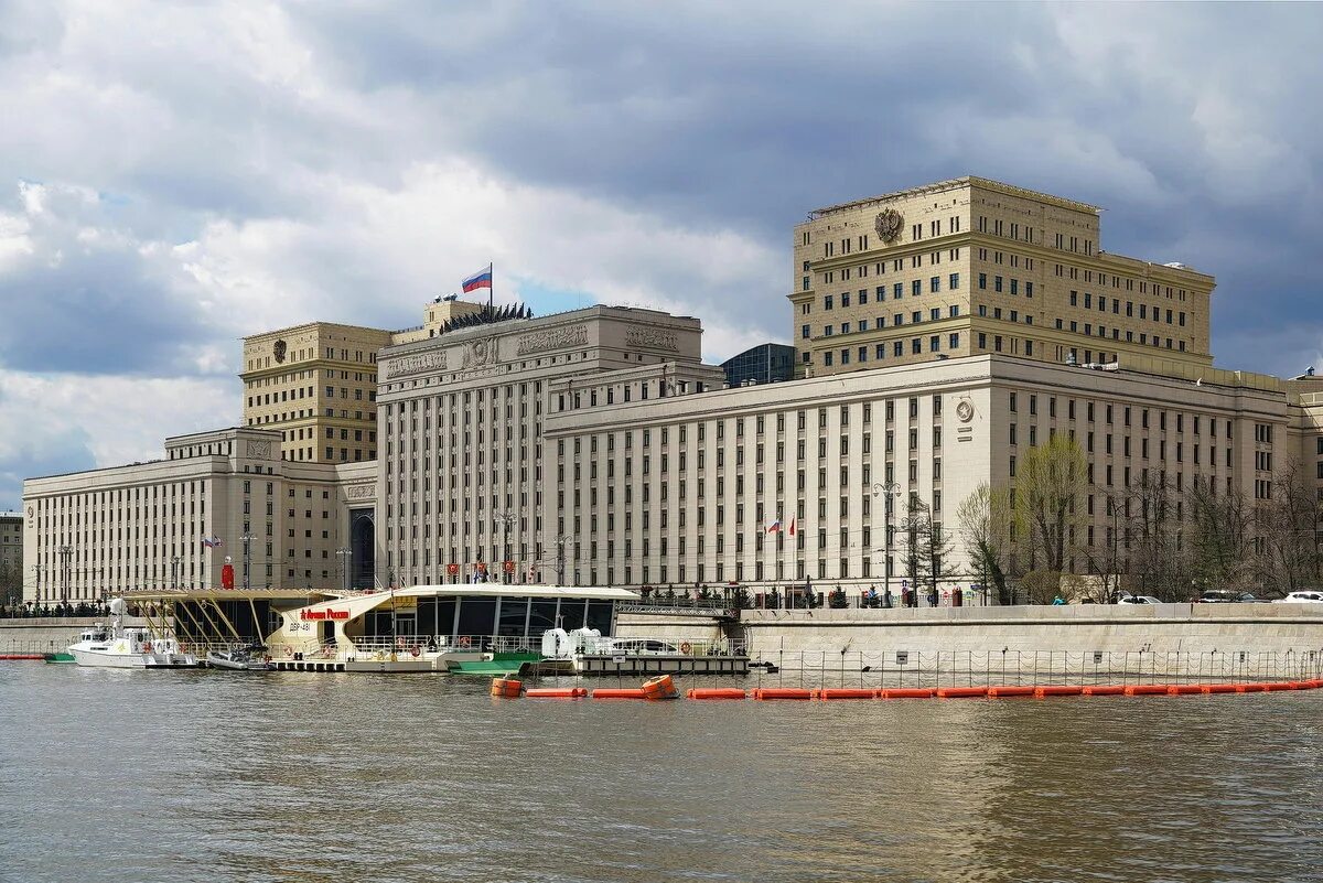 национальный центр на фрунзенской набережной. генеральный штаб вс рф фрунзенская набережная. 3 дом трети. министерство обороны на фрунзенской набережной. здание на фрунзенской набережной напротив парка горького.