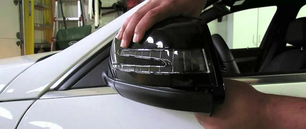 Golf 5 лампочка повторителя в зеркале. Замена лампочки в зеркале лексус gs190. Лампочка в поворотник форд фокус 2 в зеркало. Поменять лампочку зеркалах. Зеркало для шкода октавия а лампочка 5.