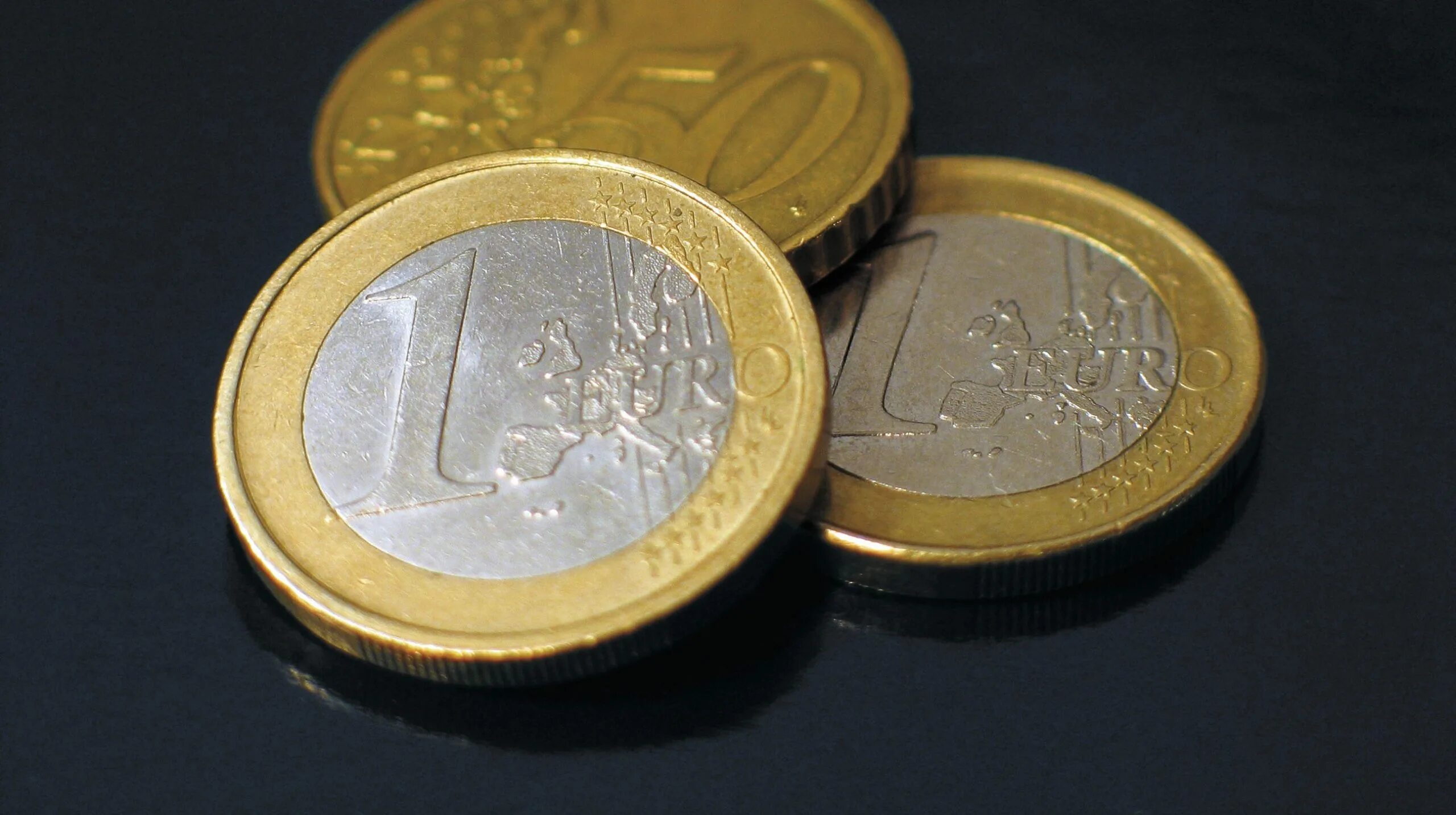 Евро фото. 1 Евро фото. Евро восьмерка. Евро растет.