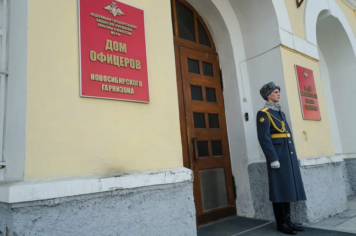 окружной дом офицеров екатеринбург зал. выставка в доме офицеров. ростов на дону дом офицеров музей. выставка солдат. выставка в доме офицеров.