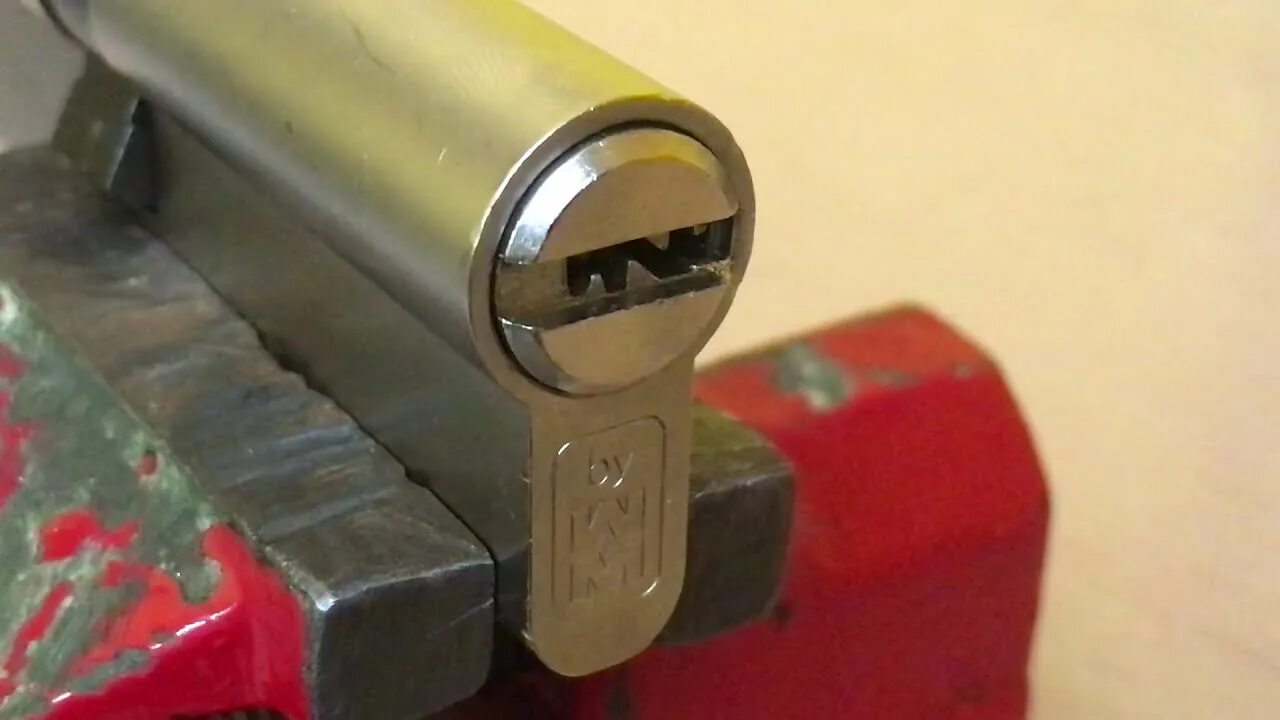 Fail lock open