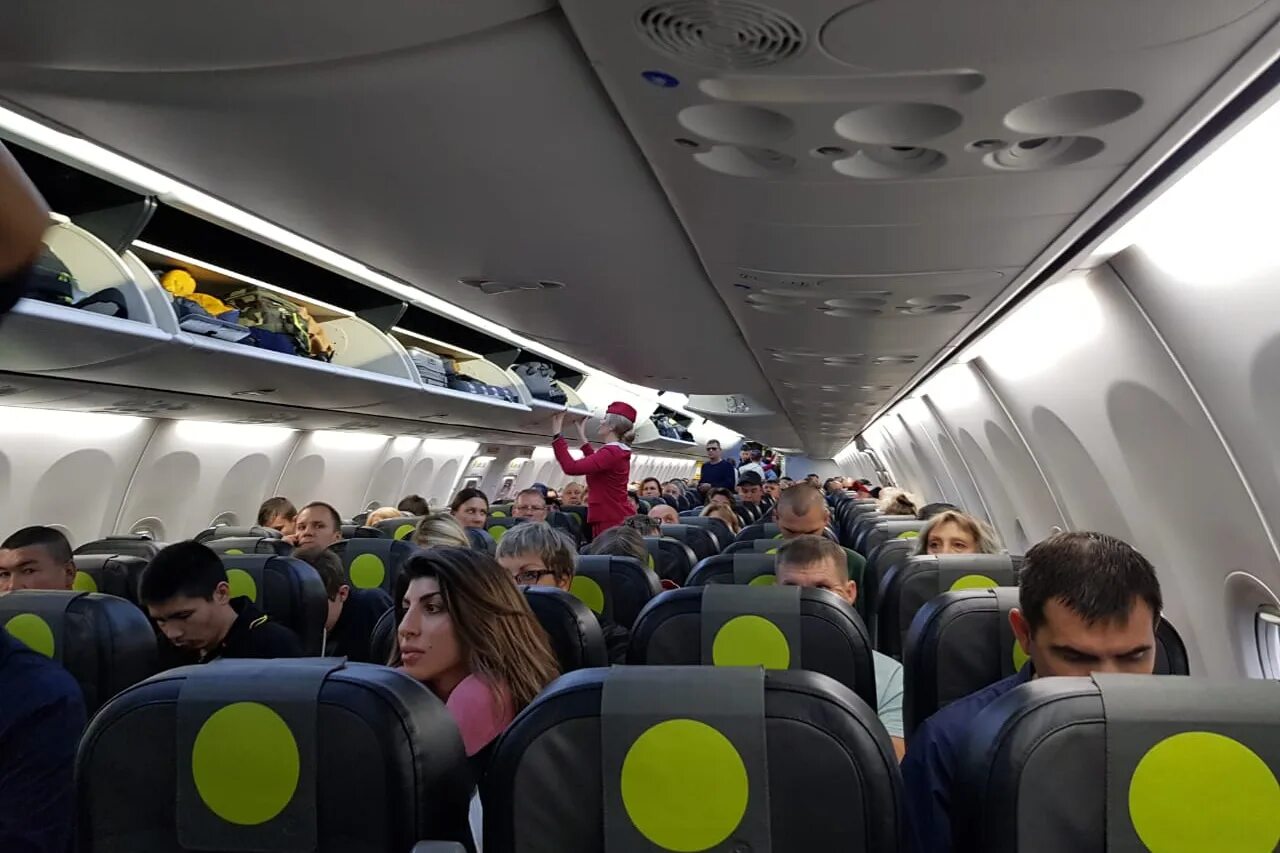 Полетим новосибирск. S7 Airlines внутри самолета. Самолёт s7 Airlines салон. S7 Airlines Толмачево. S7 Airlines Новосибирск.