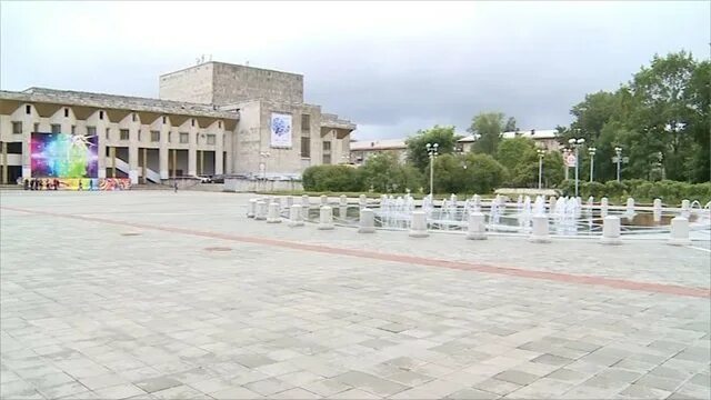 Дкм череповец. Ресторан дворца Металлургов Череповец. Беседка в Череповце у дворца Металлургов. Остановка у дворца Металлургов Череповец.