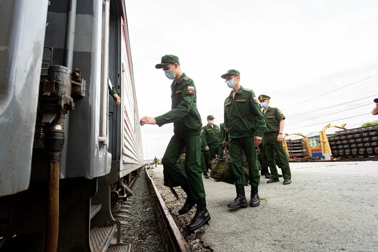 Осенний призыв 2021. Военный эшелон с призывниками. Военнослужащие России. Призыв в армию. Эшелон призывников