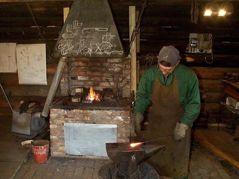 деревенский кузнец. заброшенная кузница. кузница в вымершей деревне. кузница деревня пономари. кузница кузнецова | angry andrew workshop.