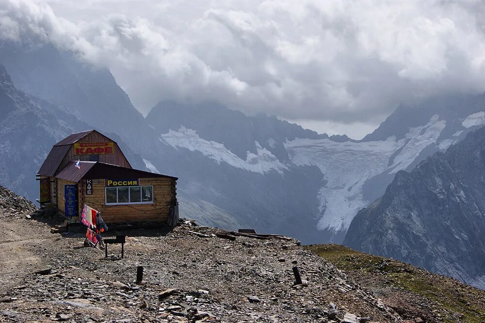 Чёрный куб кчр ведущая. Jhs карачаево черкесия. Карачаево-черкесская республика. Карачаево-черкесская республика. Шоанинский храм архыз.