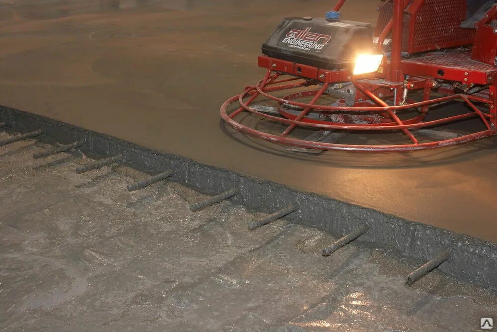 Топинговый бетонный пол. Упрочнитель бетонных полов. Топинговый пол Мастертоп 450. Упрочнитель для бетона топпинг.