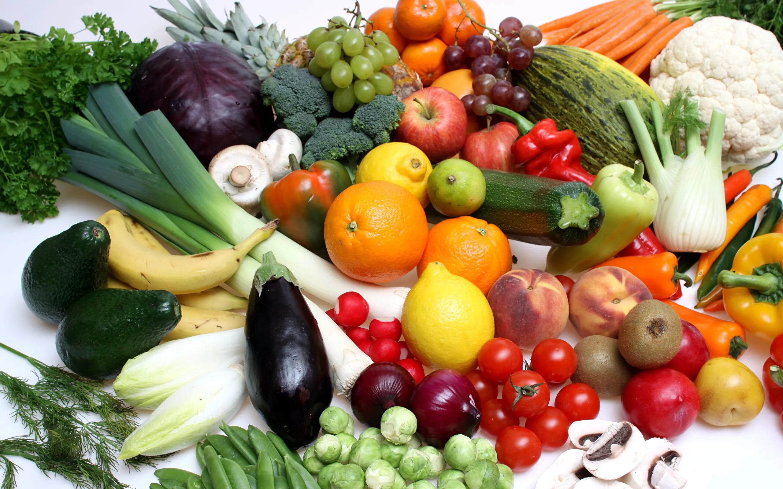 Существует ли овощи. Овощи и фрукты. Овощи и зелень. Свежие овощи и фрукты. Красивые овощи.