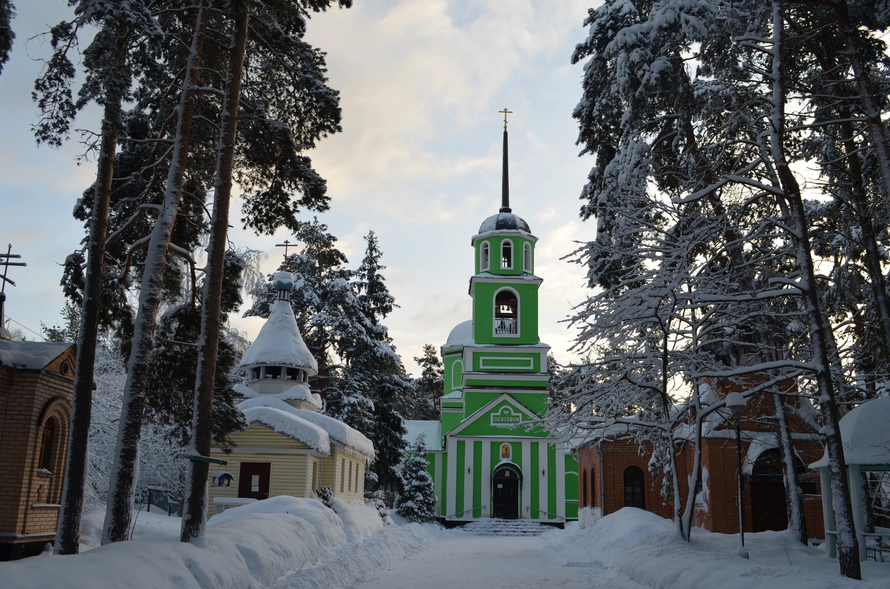 Храм заря балашиха. Храм заря балашиха. Храм мкр заря балашиха. Храм часовня иоанна воина заря железнодорожный. Церковь заря балашиха.