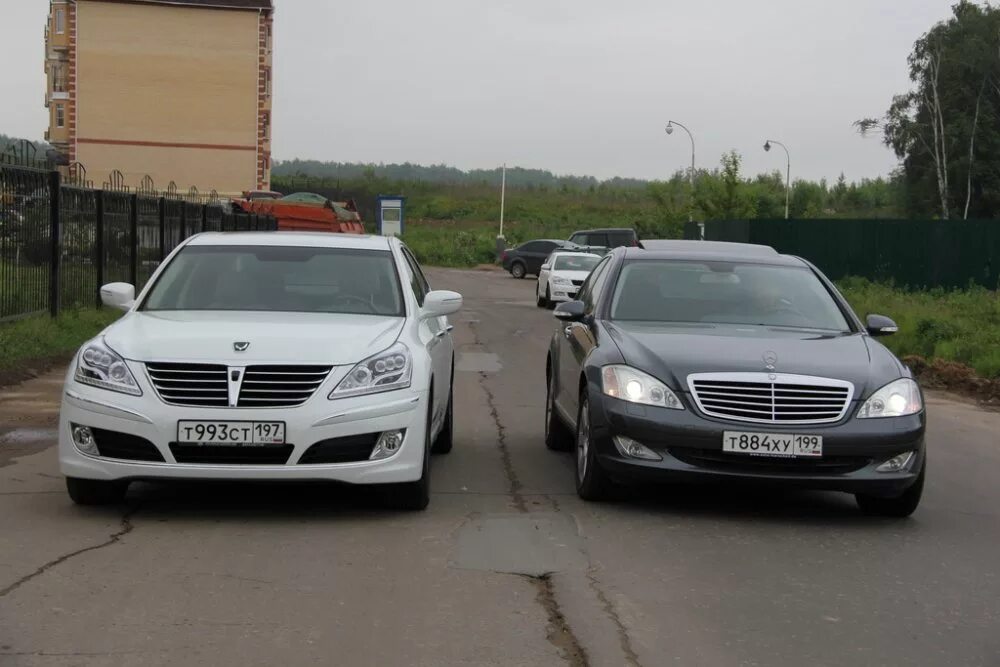 Машина похожая на мерседес. Hyundai Equus 221. Hyundai Equus против Мерседес. Экус 2012. Хендай Equus 2012.