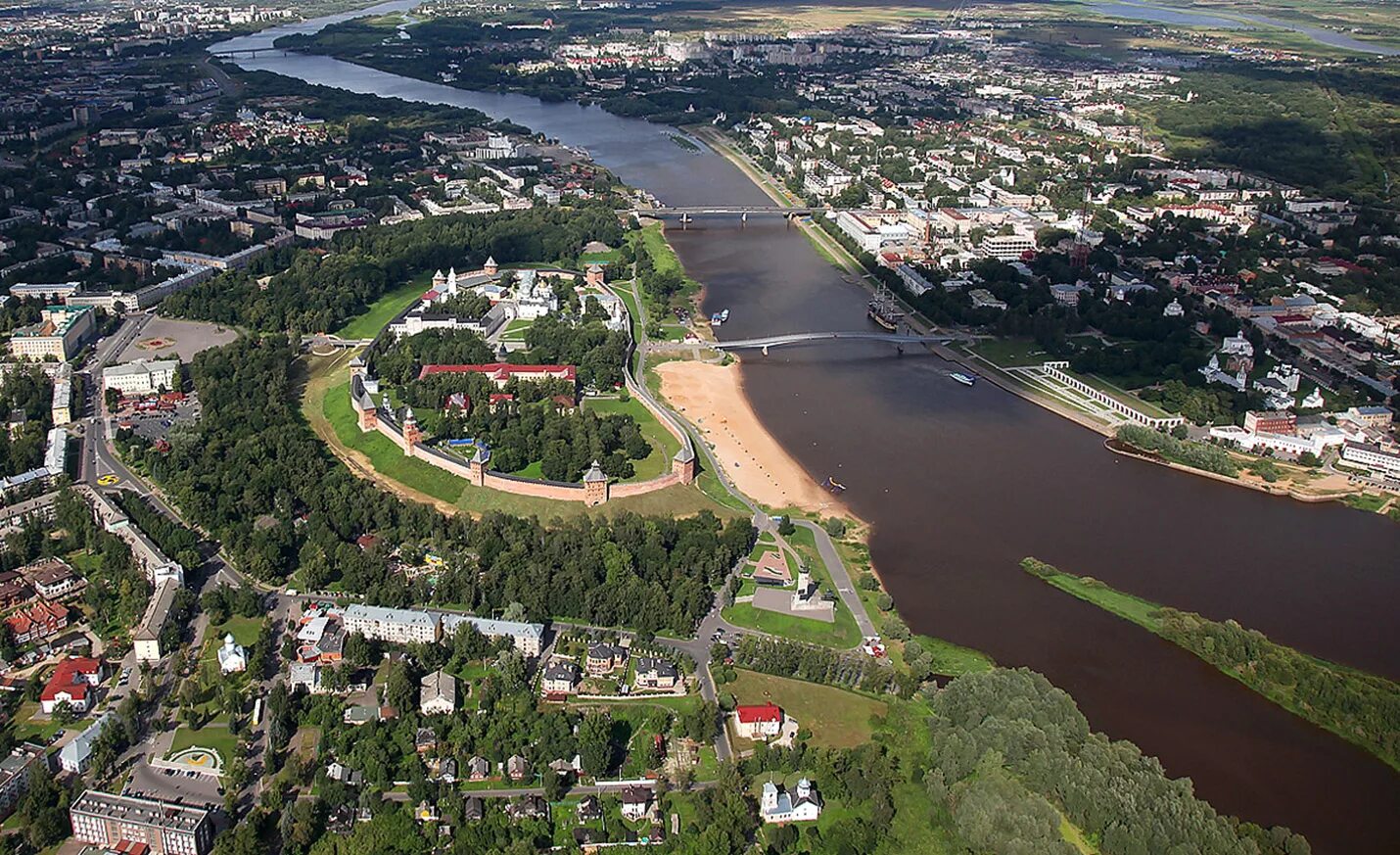 Есть ли в великом новгороде. Великий Новгород с высоты птичьего полета. Великий Новгород сверху. Великий Новгород центр города. Великий Новгород центр центр города.