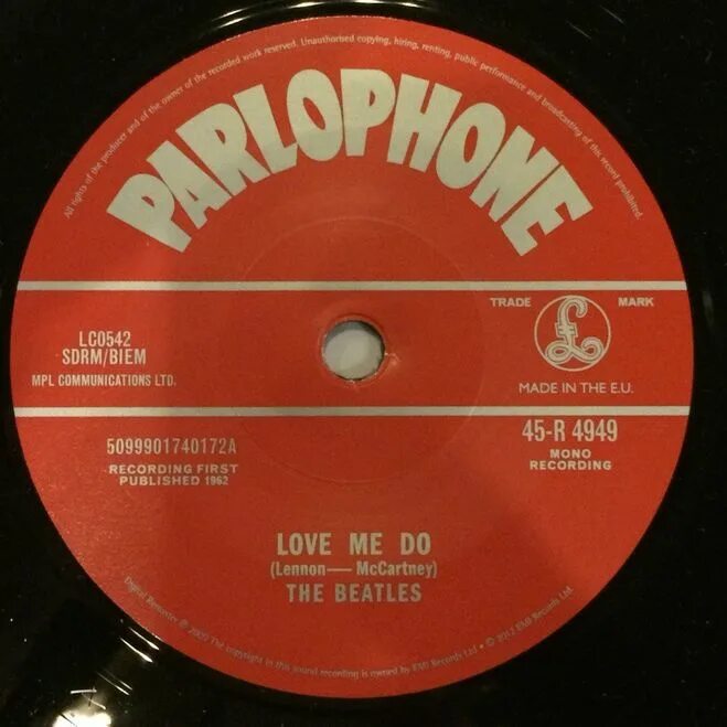 Лет ми лов. Битлз Love me do. Пластинка Love me do. Beatles Love me do сингл. Битлз пластинка Love me do.