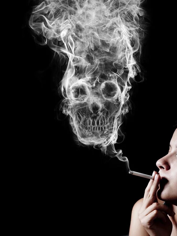 Человек с дымящейся сигаретой. Курение дым. Курение фото.