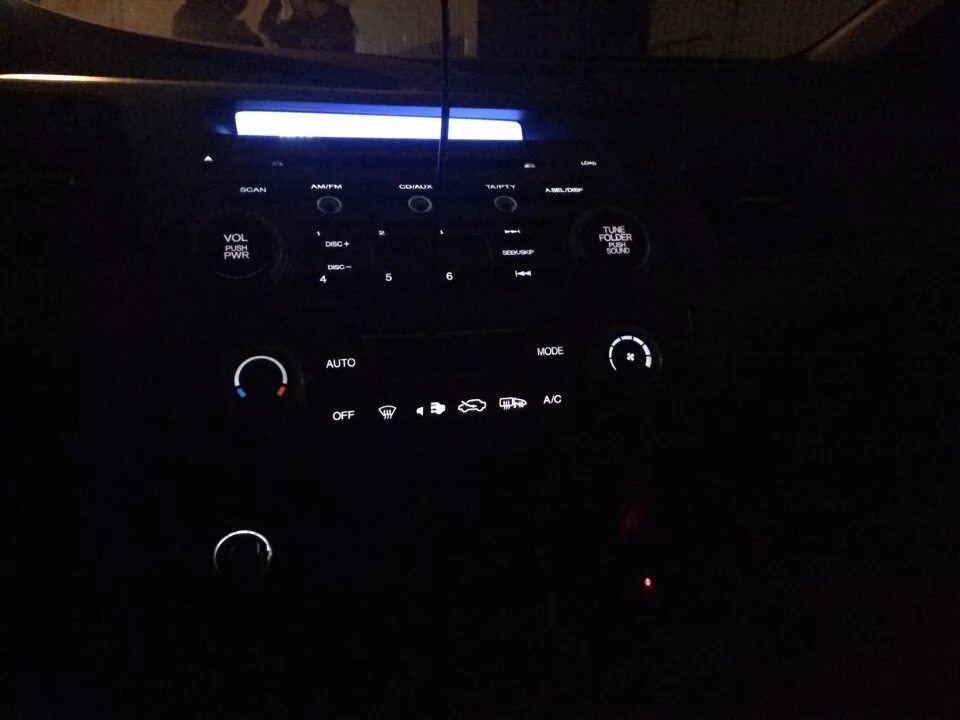 Подсветка магнитолы Civic 5d. Подсветка магнитолы ds100. Подсветка магнитолы Хонда джаз 2005 замена на диоды. Магнитола подсветка горит синим и видно надписи. Подсветка магнитофона
