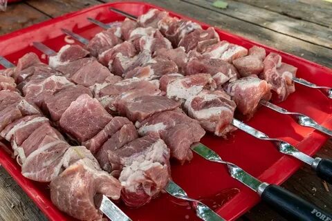 Режем мясо на шашлык