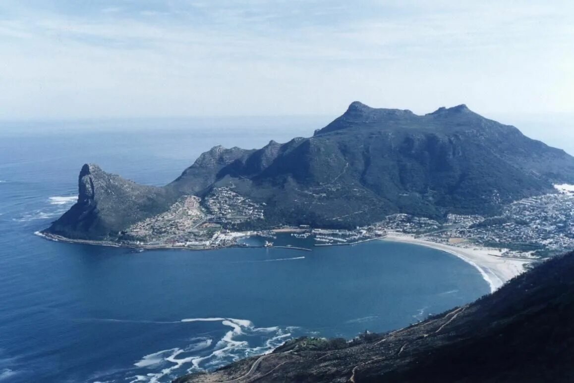 Остров доброй надежды. Hout Bay Кейптаун. Кейптаун мыс доброй надежды. Кейптаун ЮАР столовая гора и мыс доброй надежды. Бухта Кейптаун.