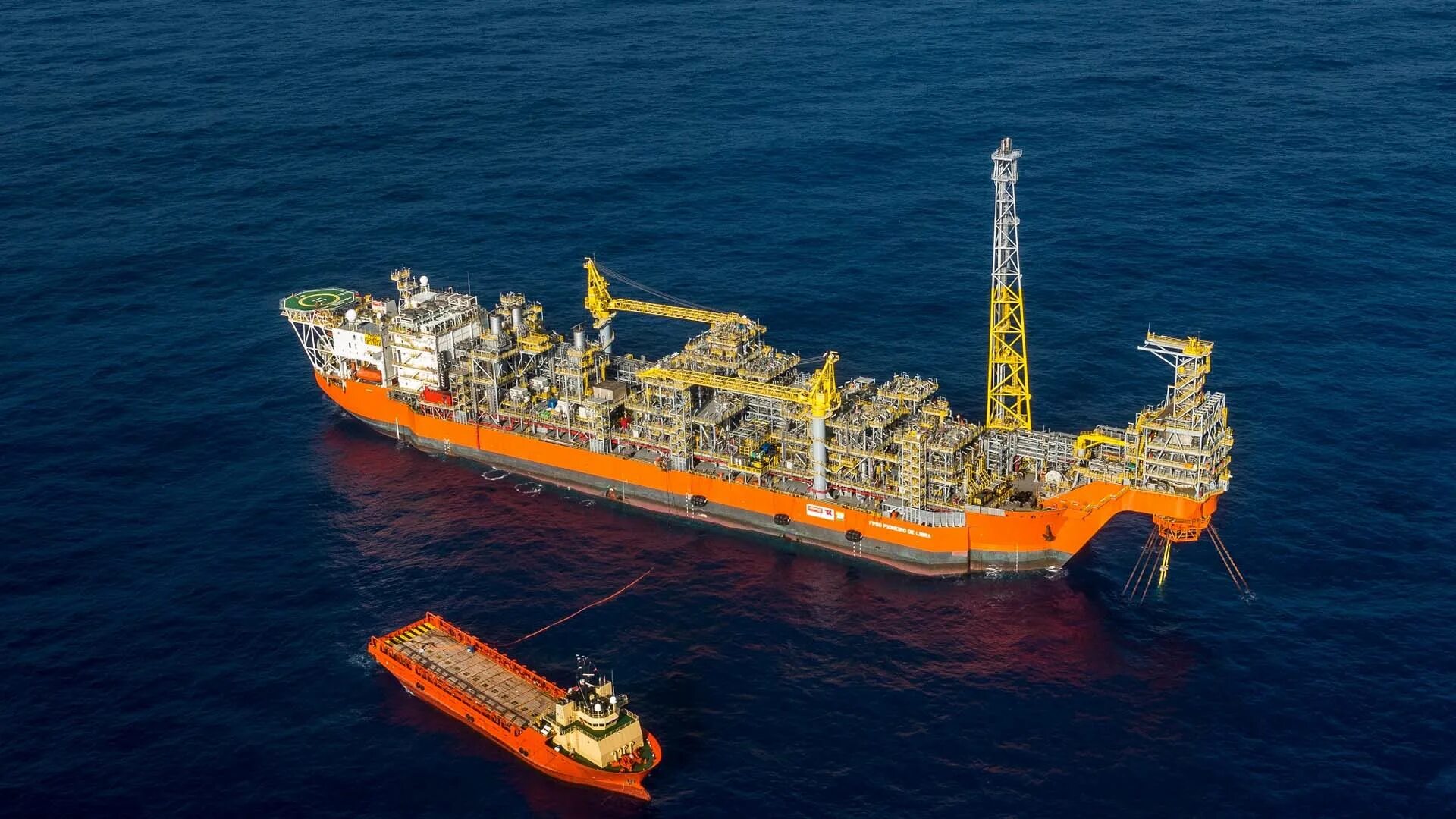 Добыча судов. FPSO судно. FPSO нефть. FPSO плавучая установка для добычи хранения и отгрузки нефти. Танкер FPSO Frade.