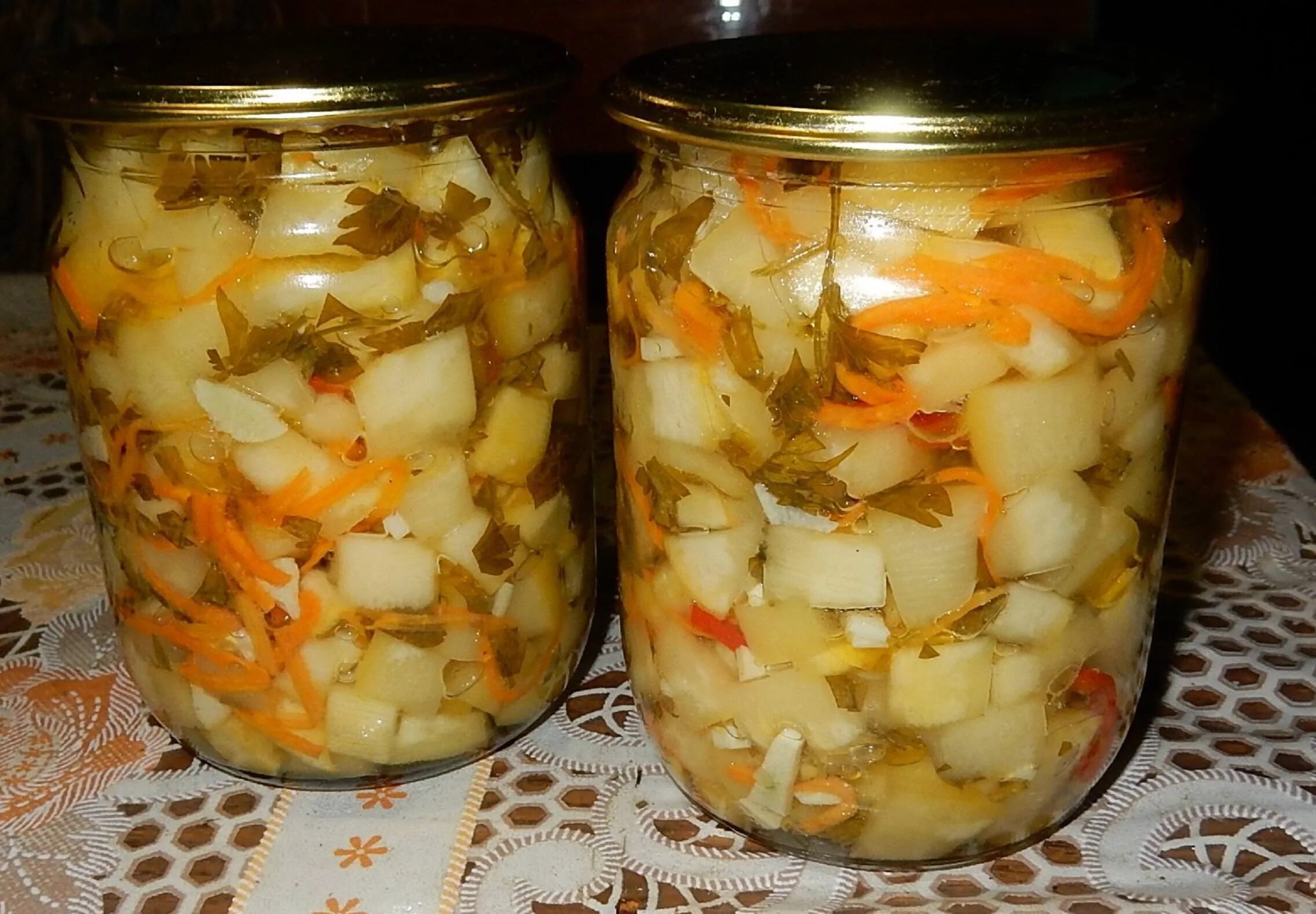 Рецепт приготовления зиму кабачков. Консервация, салаты из кабачков. острая закуска из кабачков на зиму. консервированные салаты с кабачками. острые кабачки на зиму.