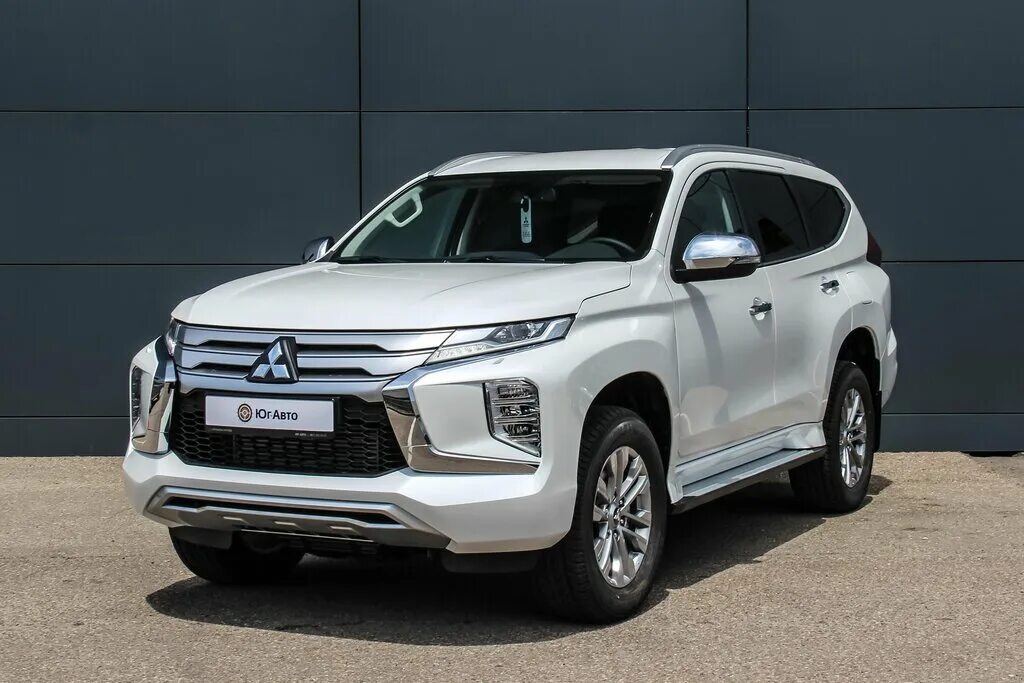 Мицубиси краснодарский край. Mitsubishi Pajero Sport 2022. Новый Митсубиси Паджеро 2022. Mitsubishi Pajero Sport 2021 серебристый. Митсубиси Паджеро спорт 3 Рестайлинг.