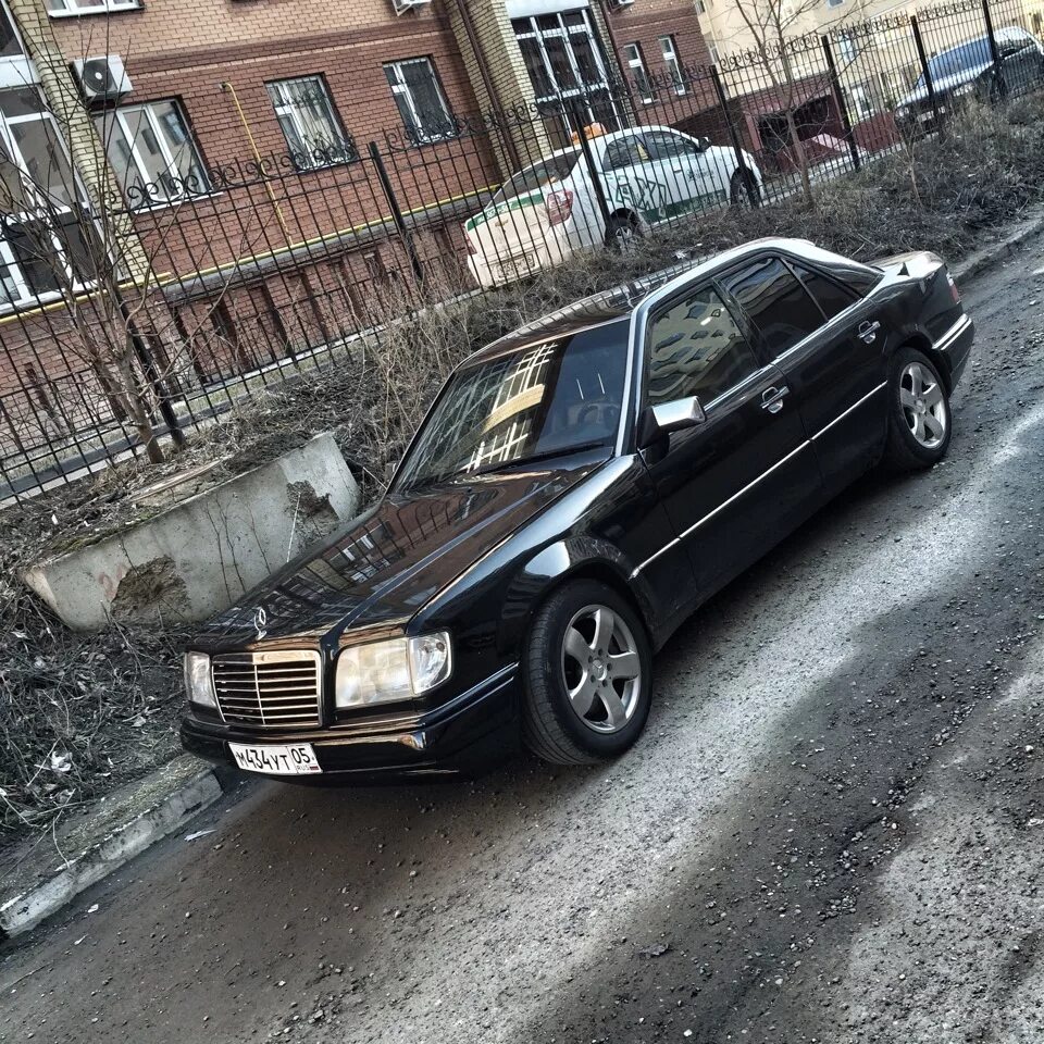 Мерседес е124. Мерседес волчок 124 е500. Мерседес 124 серый. W124 1992. Мерседес 320 124 кузов.