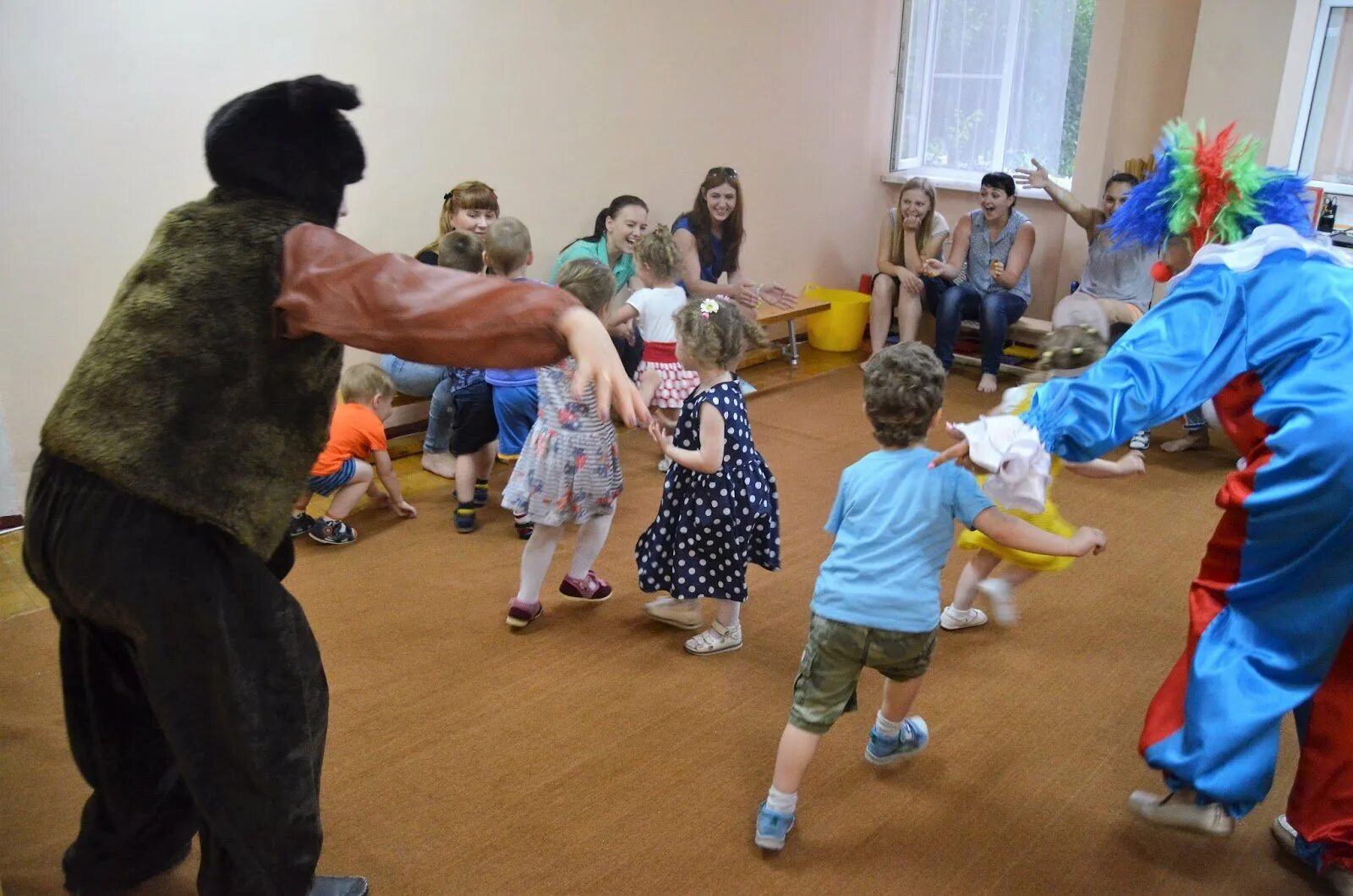 Подвижная игра мишка косолапый. Подвижные игры медвежата. Игры для детей про медведя подвижные. Подвижная игра медвежата. Игра у медведя во бору.