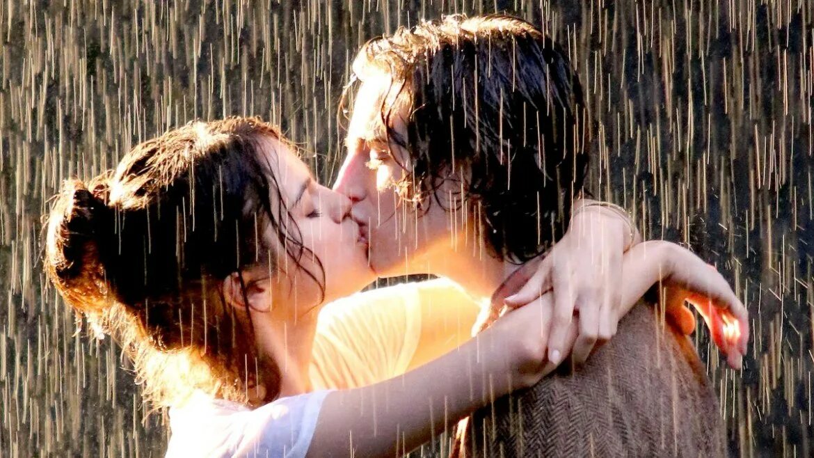 Поцелуй кружится голова. Поцелуй под дождем. Самый красивый поцелуй под дождем. Влюблённые под дождём. Пары целуются под дождём.
