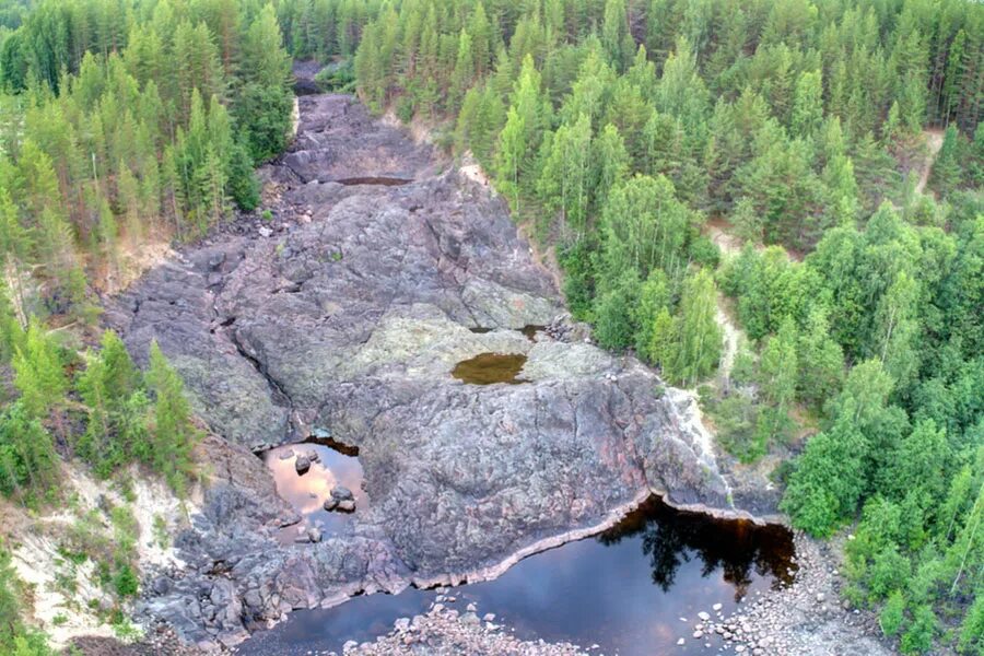 Вулкан в карелии. Кратер вулкана гирвас. вулкан гирвас карелия. гора гирвас карелия. потухший вулкан в карелии гирвас.