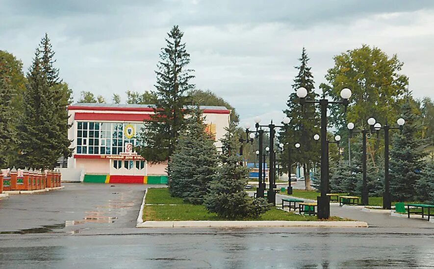 Респ башкортостан с иглино. Село иглино рдк. аллея героев иглино парк елены иглиной. иглино площадь села. башкирия село иглино.