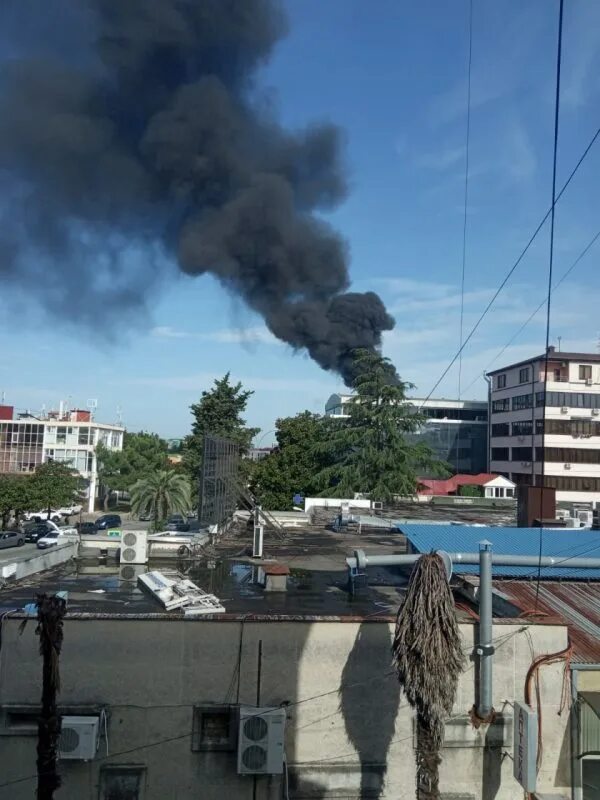 В сочи горит аэропорт. Пожар в аэропорту Сочи. Пожар в Сочи 2023. Пожар фото. Что горит в Сочи сейчас.