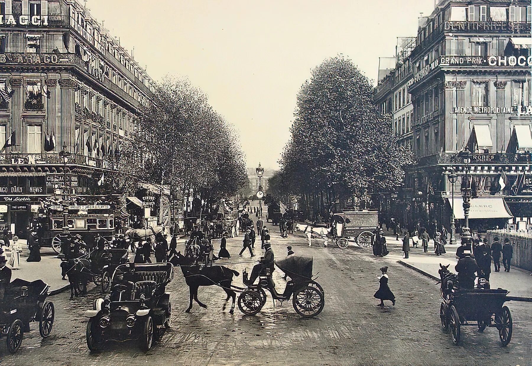 Париж бульвар Осман 19 века. Булевар Париж. Елисейские поля Франция 1900 год. Улицы Парижа начало 20 века.