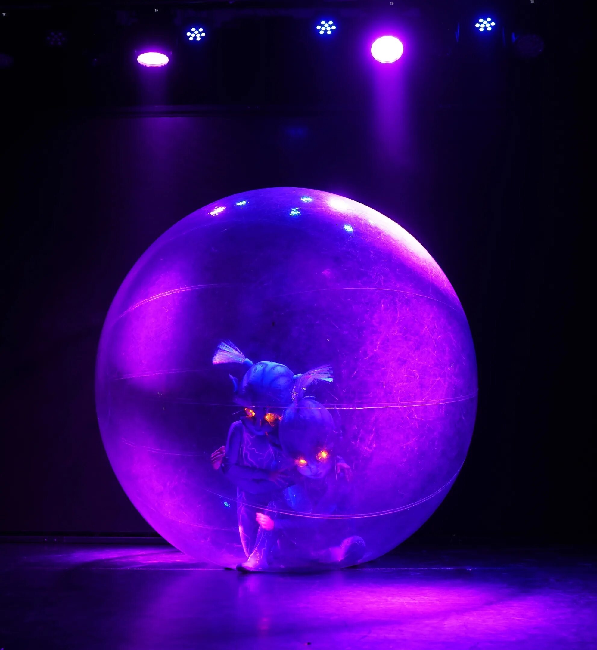 Лунозавр спектакль спб. Дворец олимпия лунозавр. театр будущего лилии тим. театр будущего тайна лунозавра. лилия тим тайна лунозавра.