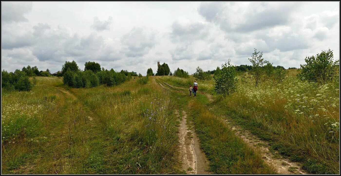 Поселковая дорога. Сельская дорога. Существо с проселочной дороги. Путники на деревенских дорогах.