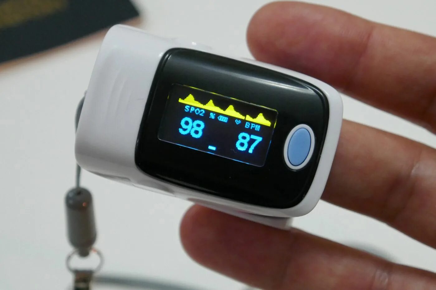 Как правильно измерить сатурацию пульсоксиметром на палец. Норма сатурации кислорода в крови у взрослого человека пульсоксиметр. Измерение пульсоксиметрии алгоритм. Норма сатурации кислорода. Как правильно измерить сатурацию пульсоксиметром на палец.